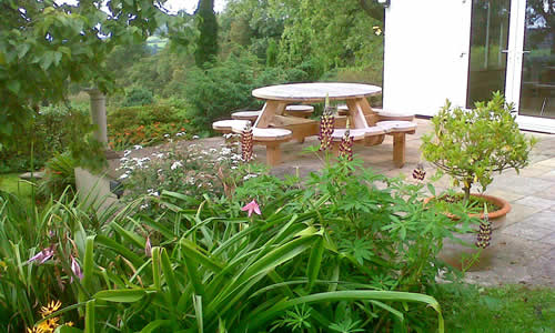 Garden and patio at Sunnybank